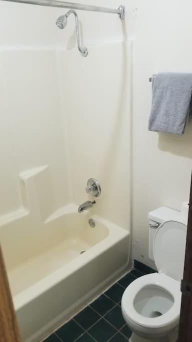 Osu King Bed Hotel Room 109 Wi-Fi Booking 斯蒂尔沃特 外观 照片