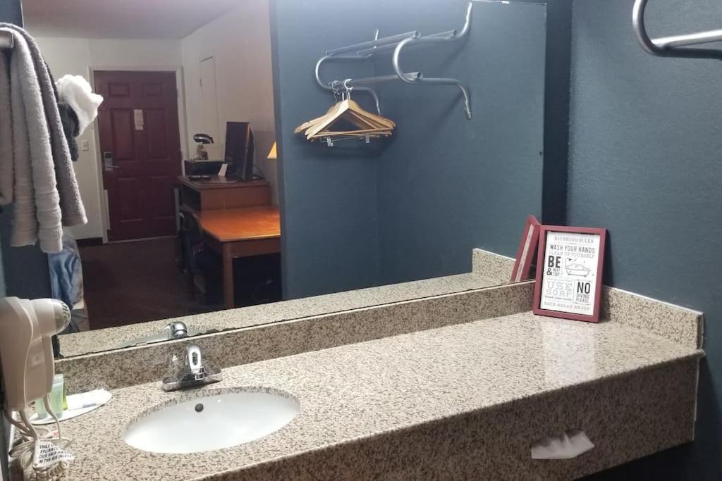 Osu King Bed Hotel Room 109 Wi-Fi Booking 斯蒂尔沃特 外观 照片