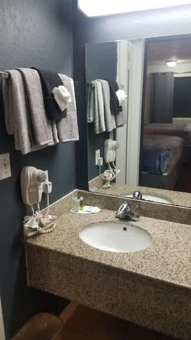 Osu King Bed Hotel Room 109 Wi-Fi Booking 斯蒂尔沃特 外观 照片
